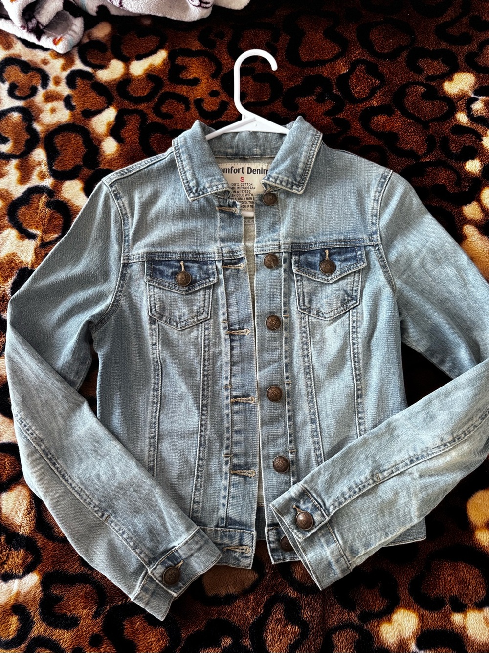 Light Wash Women's Denim Jacket - Comfort Denim